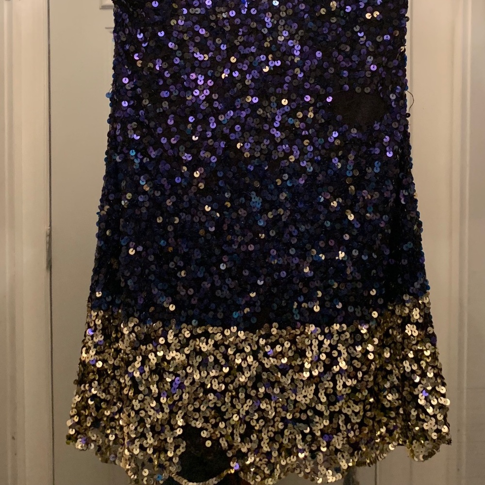 ArdenB navy & gold dress needs repaired at bottom - Picture 6 of 8